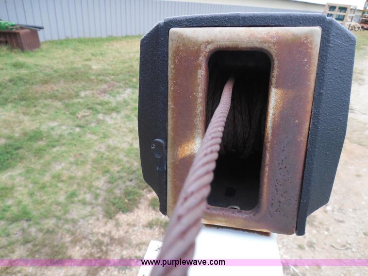 image for item I3332 1993 Ford F350 XL utility truck with crane