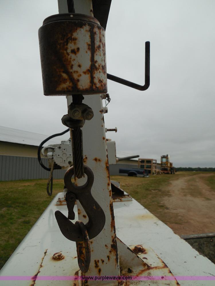 image for item I3332 1993 Ford F350 XL utility truck with crane