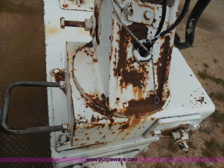 image for item I3332 1993 Ford F350 XL utility truck with crane