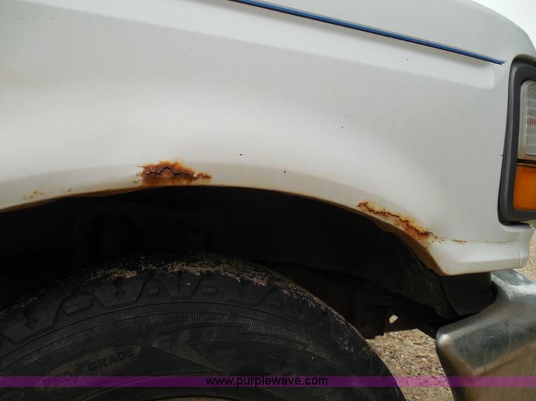 image for item I3332 1993 Ford F350 XL utility truck with crane