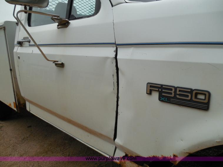 image for item I3332 1993 Ford F350 XL utility truck with crane