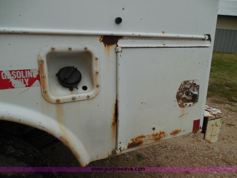 image for item I3332 1993 Ford F350 XL utility truck with crane