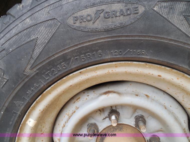 image for item I3332 1993 Ford F350 XL utility truck with crane