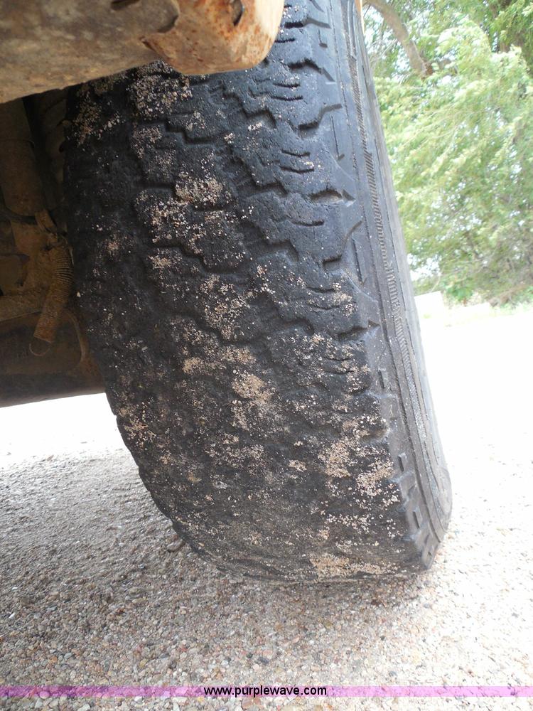 image for item I3332 1993 Ford F350 XL utility truck with crane