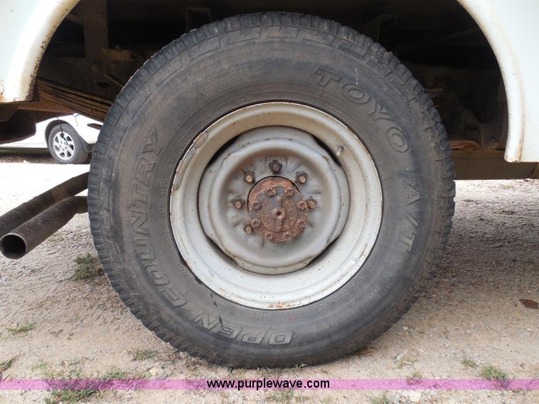 image for item I3332 1993 Ford F350 XL utility truck with crane