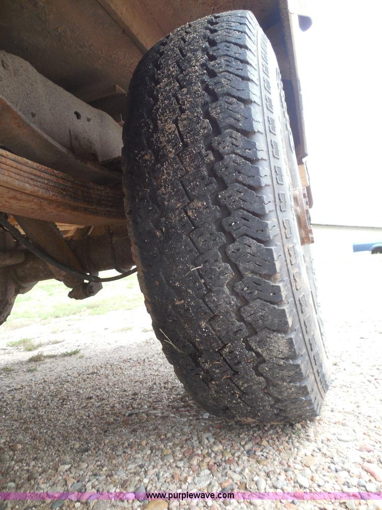 image for item I3332 1993 Ford F350 XL utility truck with crane