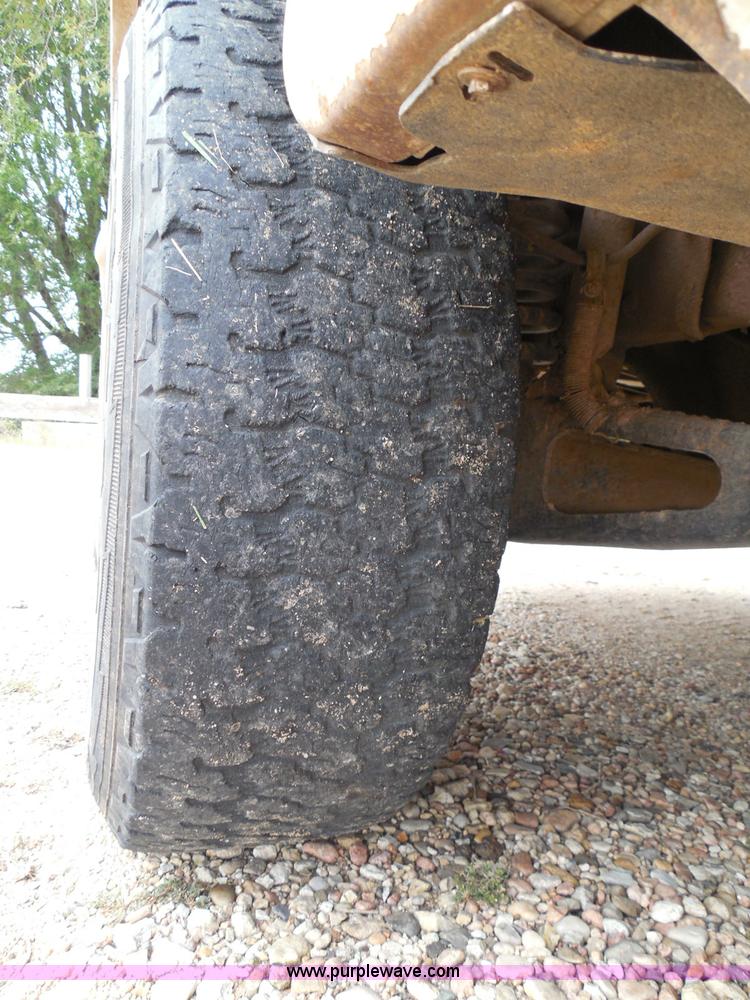 image for item I3332 1993 Ford F350 XL utility truck with crane