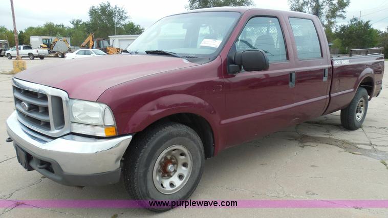 image for item I3337 2004 Ford F250 Super Duty XLT Crew Cab pickup truck