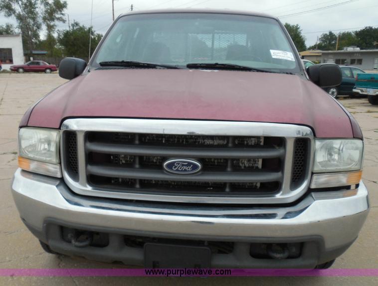 image for item I3337 2004 Ford F250 Super Duty XLT Crew Cab pickup truck