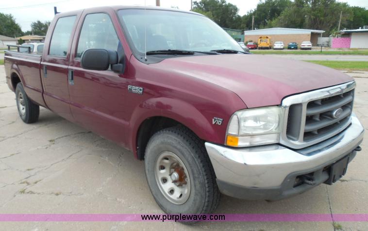 image for item I3337 2004 Ford F250 Super Duty XLT Crew Cab pickup truck