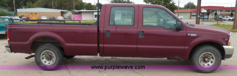 image for item I3337 2004 Ford F250 Super Duty XLT Crew Cab pickup truck