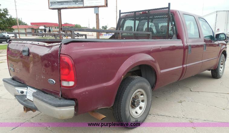 image for item I3337 2004 Ford F250 Super Duty XLT Crew Cab pickup truck