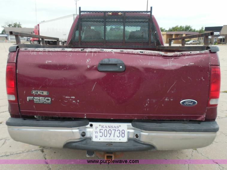 image for item I3337 2004 Ford F250 Super Duty XLT Crew Cab pickup truck