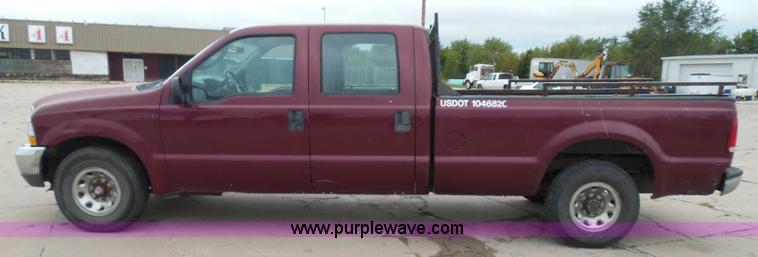 image for item I3337 2004 Ford F250 Super Duty XLT Crew Cab pickup truck