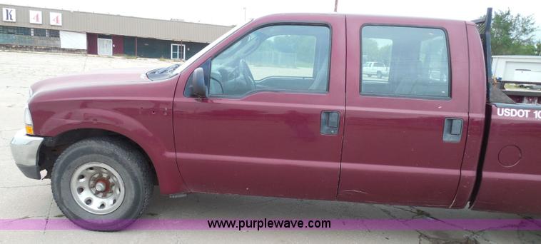 image for item I3337 2004 Ford F250 Super Duty XLT Crew Cab pickup truck