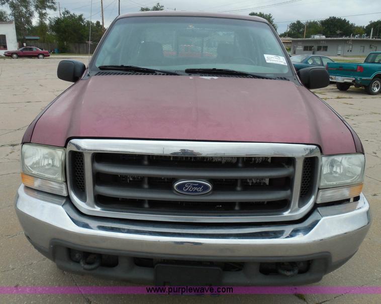 image for item I3337 2004 Ford F250 Super Duty XLT Crew Cab pickup truck