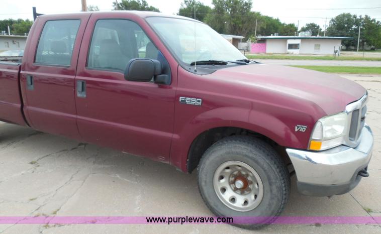 image for item I3337 2004 Ford F250 Super Duty XLT Crew Cab pickup truck