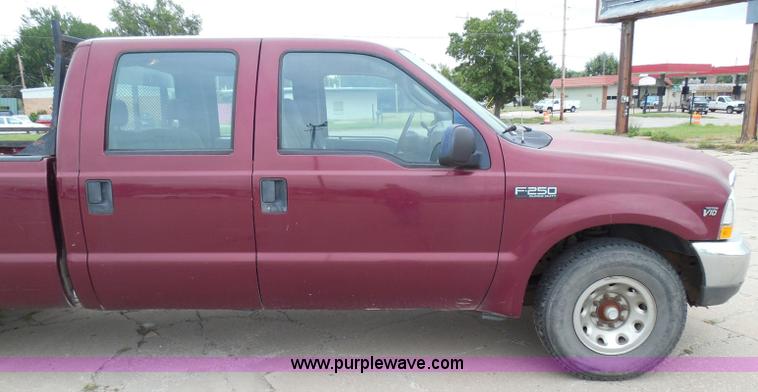 image for item I3337 2004 Ford F250 Super Duty XLT Crew Cab pickup truck