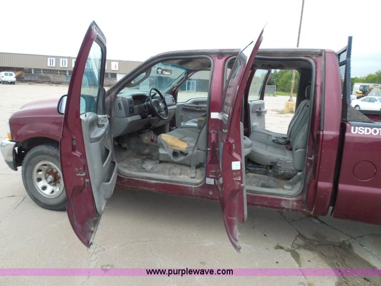 image for item I3337 2004 Ford F250 Super Duty XLT Crew Cab pickup truck