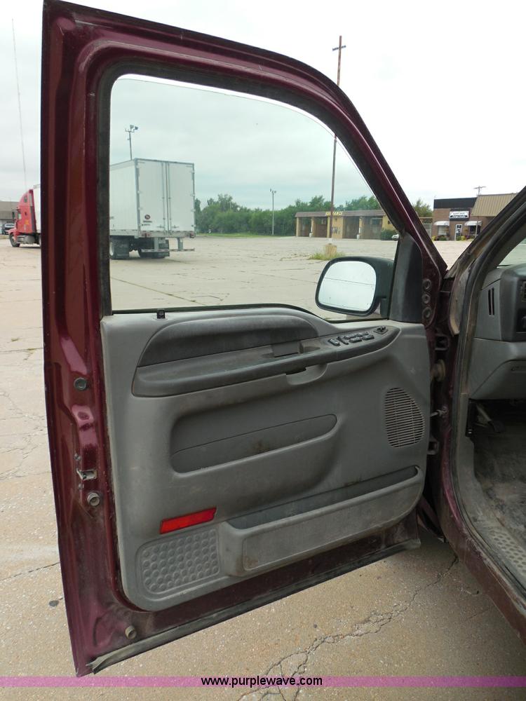 image for item I3337 2004 Ford F250 Super Duty XLT Crew Cab pickup truck