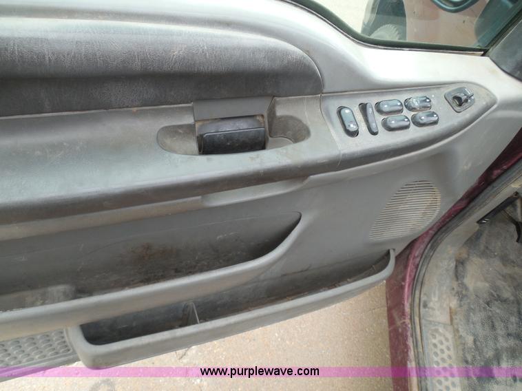 image for item I3337 2004 Ford F250 Super Duty XLT Crew Cab pickup truck