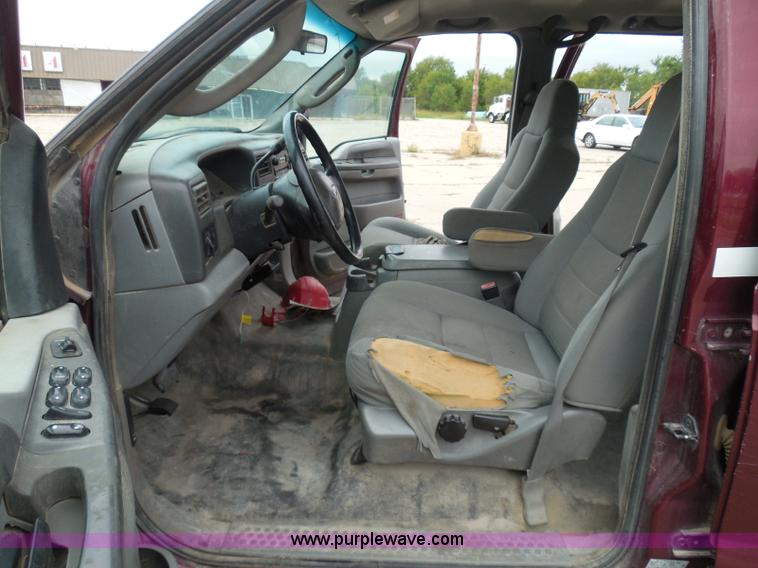 image for item I3337 2004 Ford F250 Super Duty XLT Crew Cab pickup truck