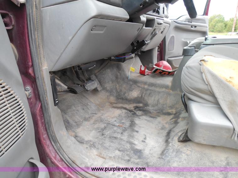 image for item I3337 2004 Ford F250 Super Duty XLT Crew Cab pickup truck