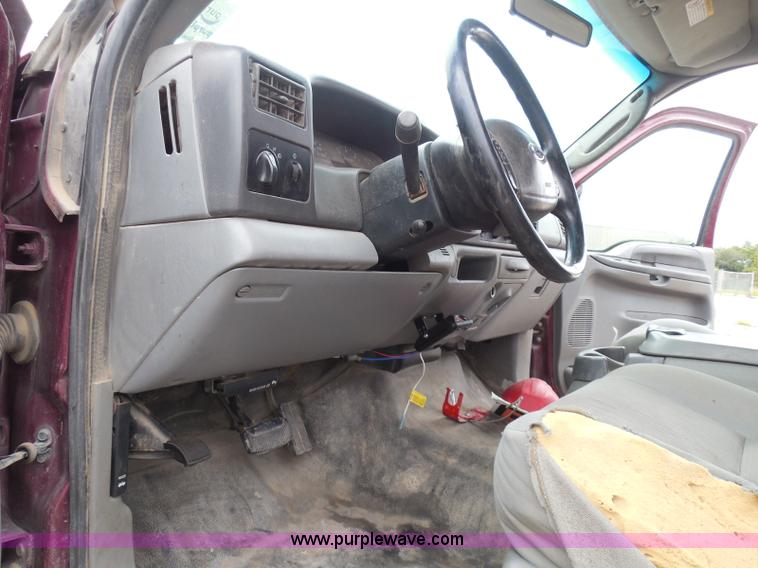 image for item I3337 2004 Ford F250 Super Duty XLT Crew Cab pickup truck