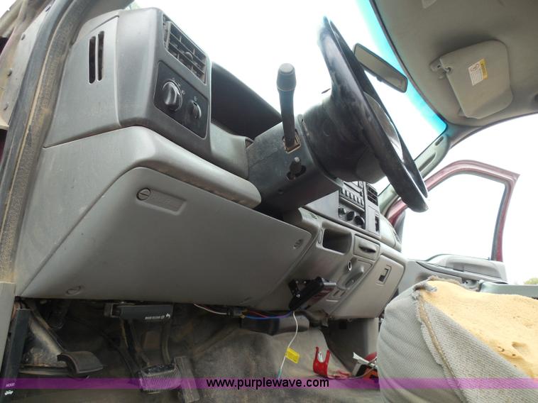 image for item I3337 2004 Ford F250 Super Duty XLT Crew Cab pickup truck