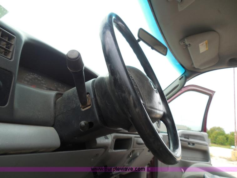 image for item I3337 2004 Ford F250 Super Duty XLT Crew Cab pickup truck