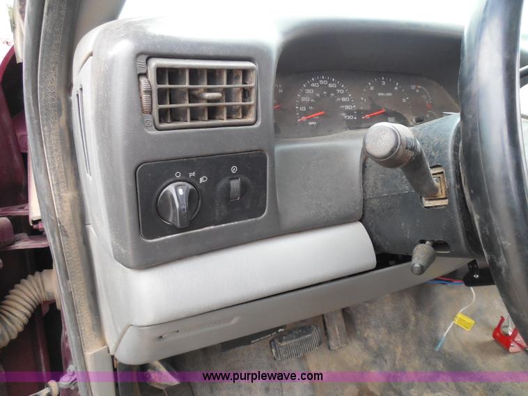 image for item I3337 2004 Ford F250 Super Duty XLT Crew Cab pickup truck