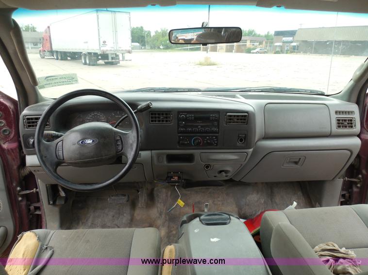 image for item I3337 2004 Ford F250 Super Duty XLT Crew Cab pickup truck