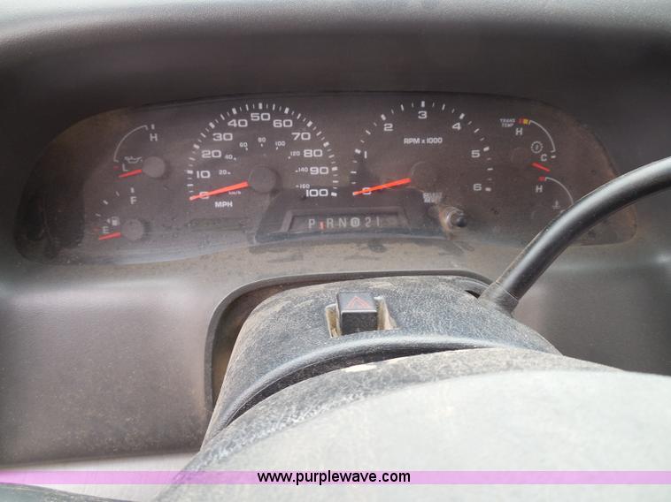 image for item I3337 2004 Ford F250 Super Duty XLT Crew Cab pickup truck