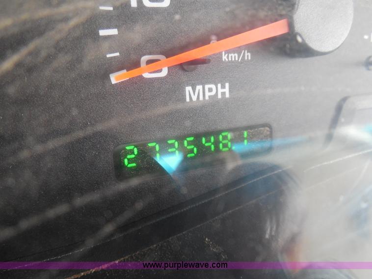 image for item I3337 2004 Ford F250 Super Duty XLT Crew Cab pickup truck