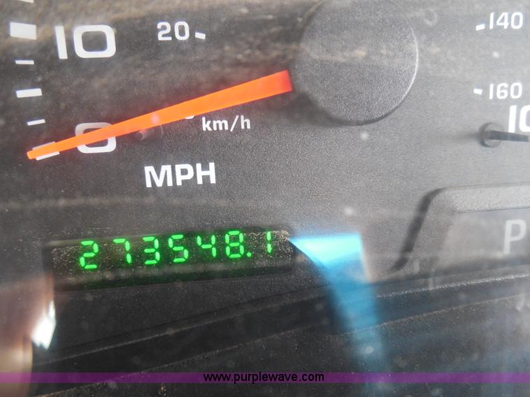 image for item I3337 2004 Ford F250 Super Duty XLT Crew Cab pickup truck