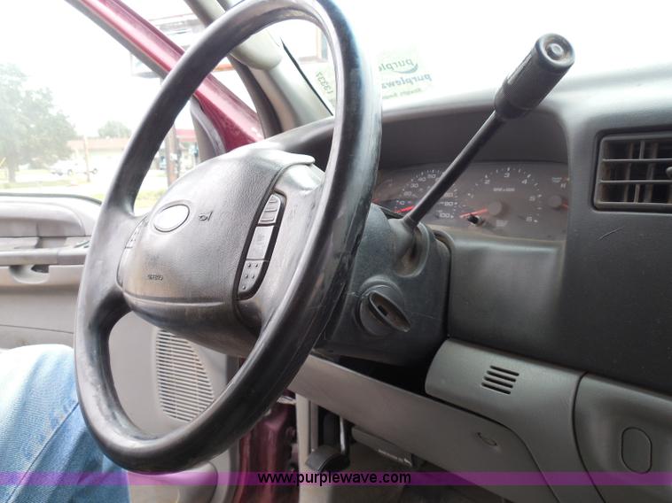 image for item I3337 2004 Ford F250 Super Duty XLT Crew Cab pickup truck