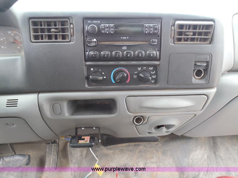 image for item I3337 2004 Ford F250 Super Duty XLT Crew Cab pickup truck