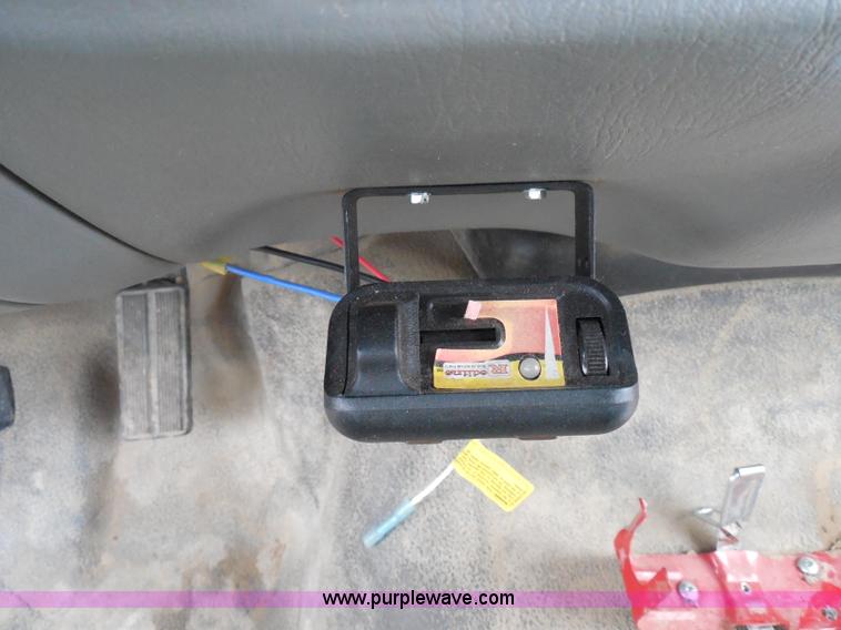 image for item I3337 2004 Ford F250 Super Duty XLT Crew Cab pickup truck