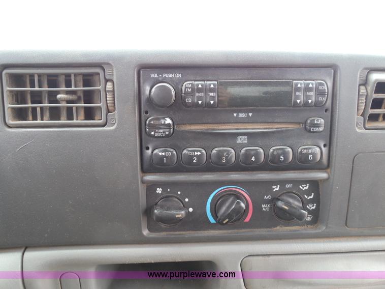 image for item I3337 2004 Ford F250 Super Duty XLT Crew Cab pickup truck