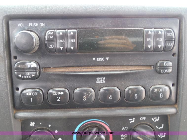 image for item I3337 2004 Ford F250 Super Duty XLT Crew Cab pickup truck