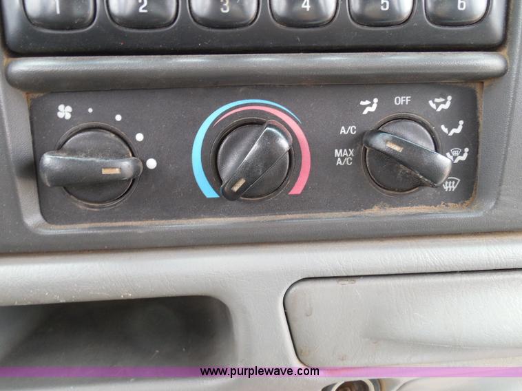 image for item I3337 2004 Ford F250 Super Duty XLT Crew Cab pickup truck