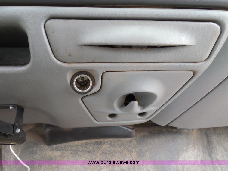 image for item I3337 2004 Ford F250 Super Duty XLT Crew Cab pickup truck