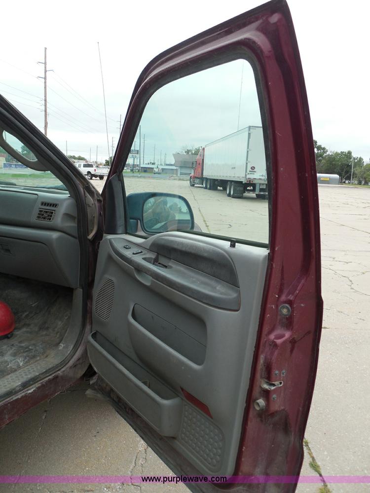 image for item I3337 2004 Ford F250 Super Duty XLT Crew Cab pickup truck