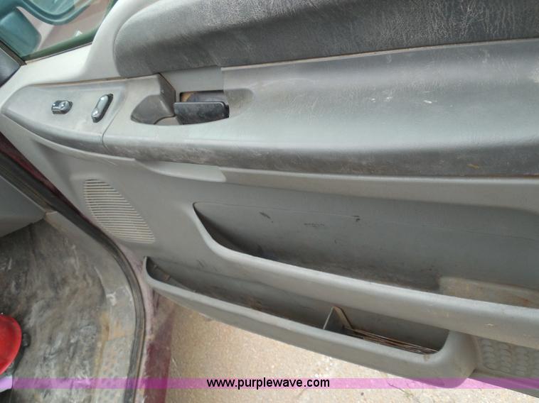 image for item I3337 2004 Ford F250 Super Duty XLT Crew Cab pickup truck