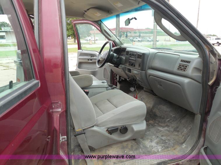 image for item I3337 2004 Ford F250 Super Duty XLT Crew Cab pickup truck