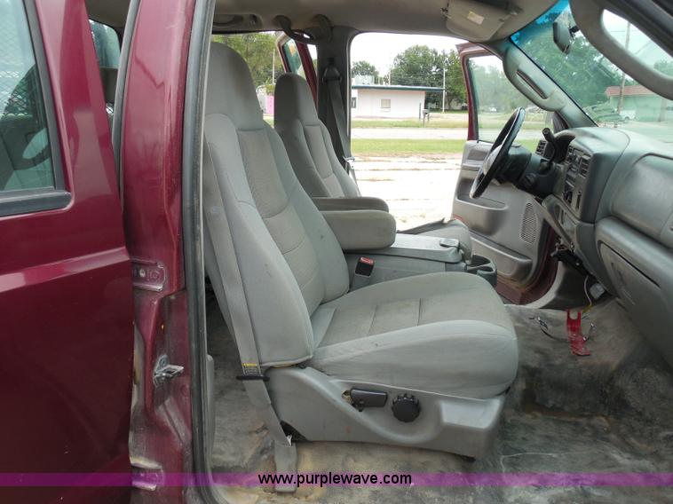 image for item I3337 2004 Ford F250 Super Duty XLT Crew Cab pickup truck