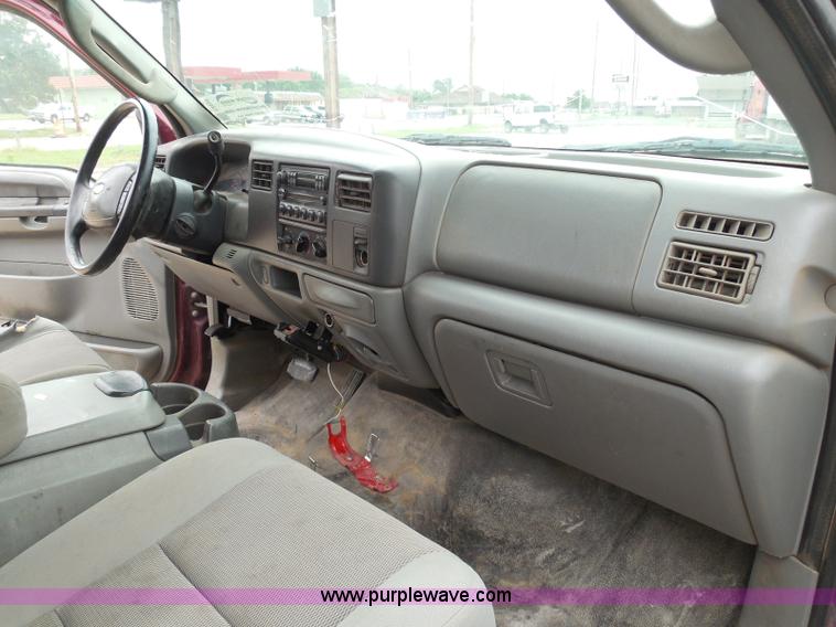 image for item I3337 2004 Ford F250 Super Duty XLT Crew Cab pickup truck