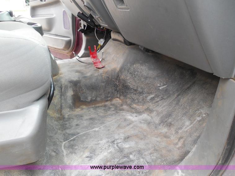 image for item I3337 2004 Ford F250 Super Duty XLT Crew Cab pickup truck