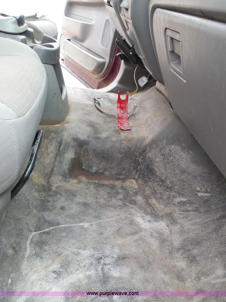 image for item I3337 2004 Ford F250 Super Duty XLT Crew Cab pickup truck