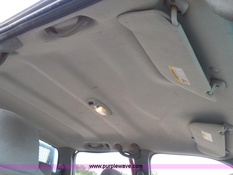 image for item I3337 2004 Ford F250 Super Duty XLT Crew Cab pickup truck